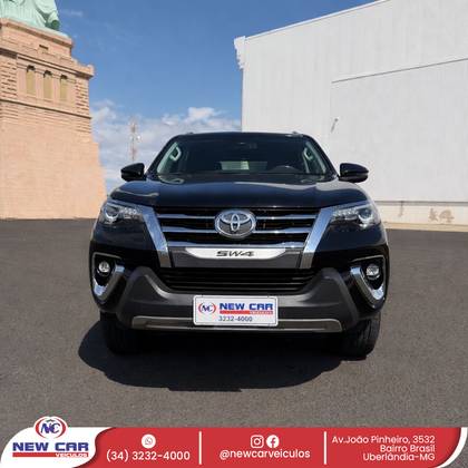 TOYOTA HILUX 2.8 SRX 4X4 CD 16V DIESEL 4P AUTOMÁTICO TOYOTA HILUX 2.8 SRX 4X4 CD 16V DIESEL 4P AUTOMÁTICO